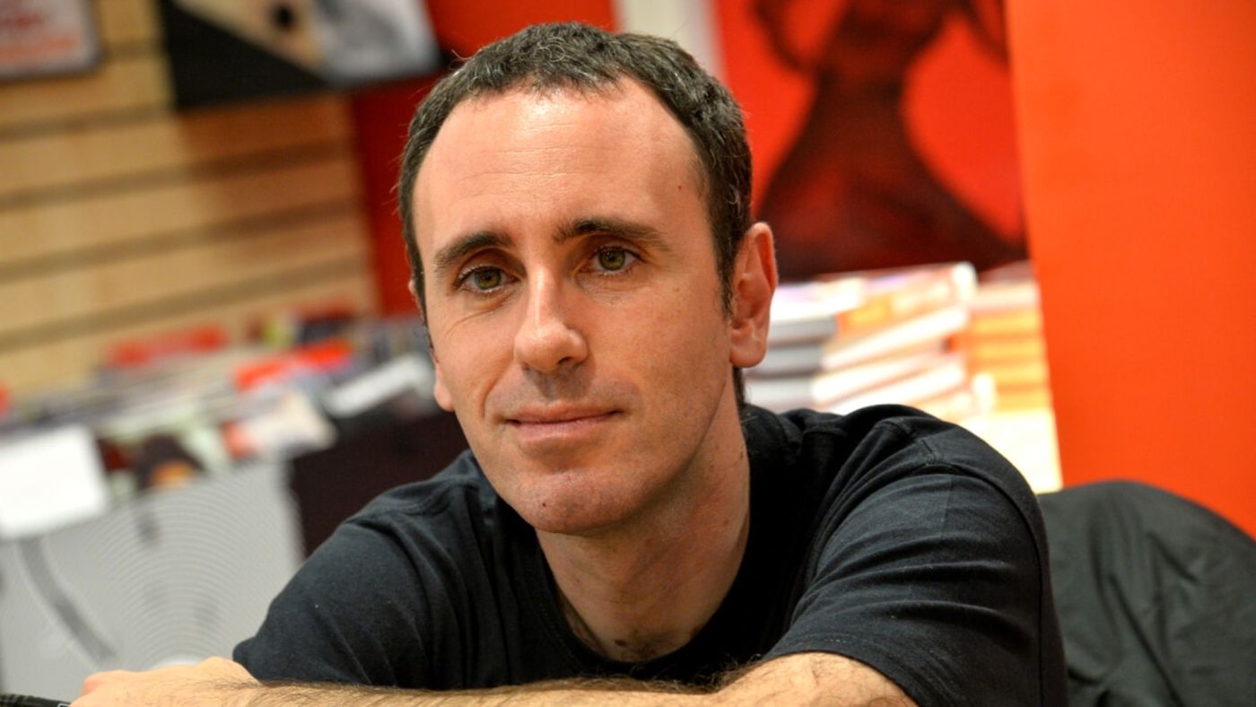 zerocalcare firma la locandina del trieste science fiction festival