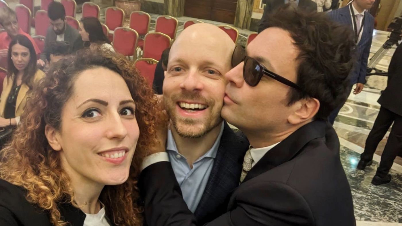 luca cubani e Jimmy Fallon all'udienza del papa