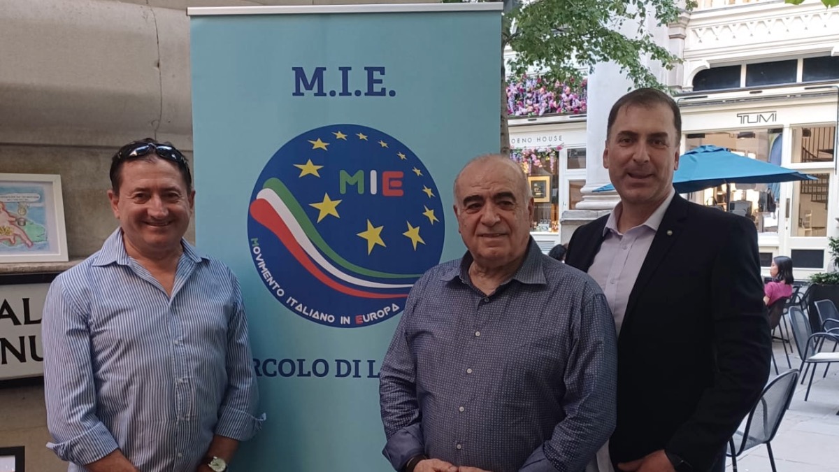 Valeriano Drago presidente del mie di Londra e Giovanni d'orsi cartoonist
