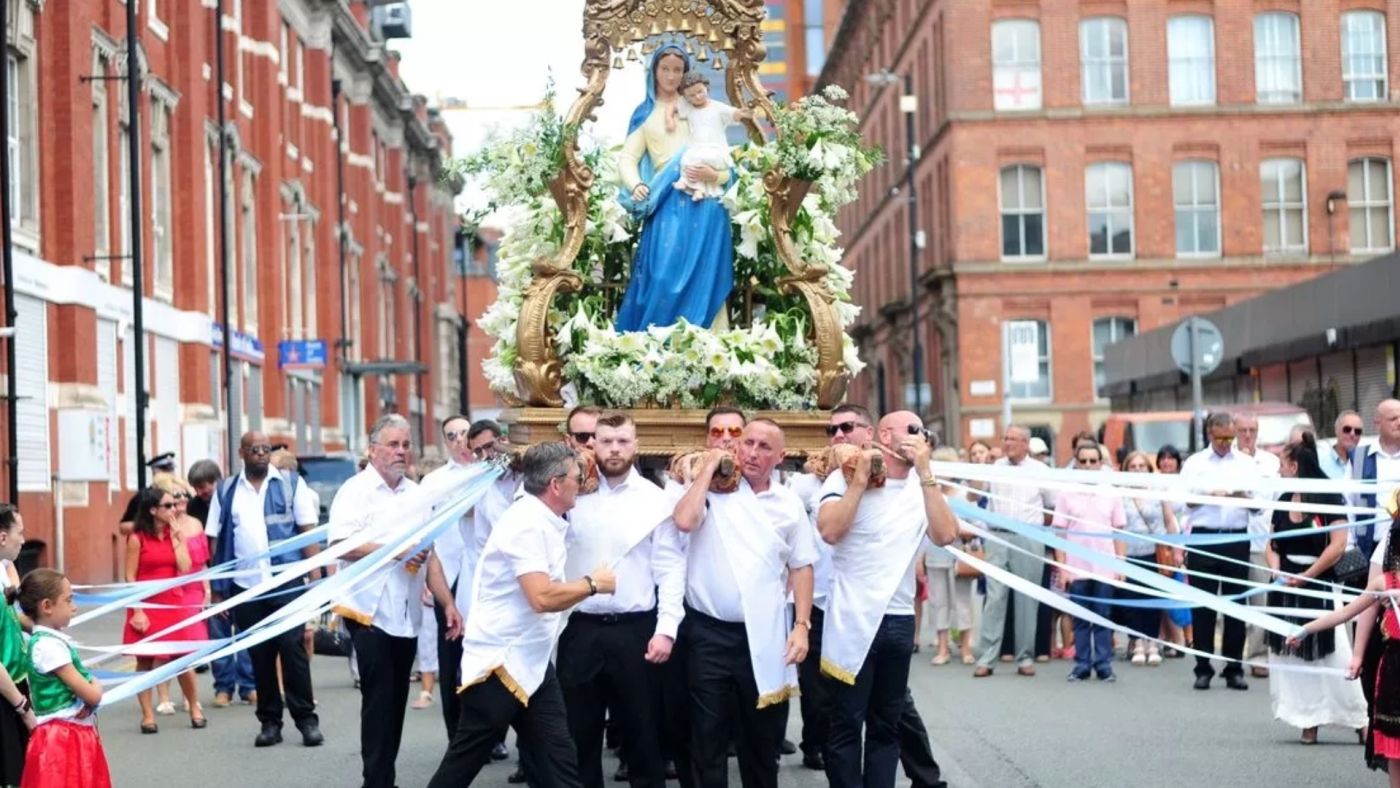 processione della madonna del rosario a manchester