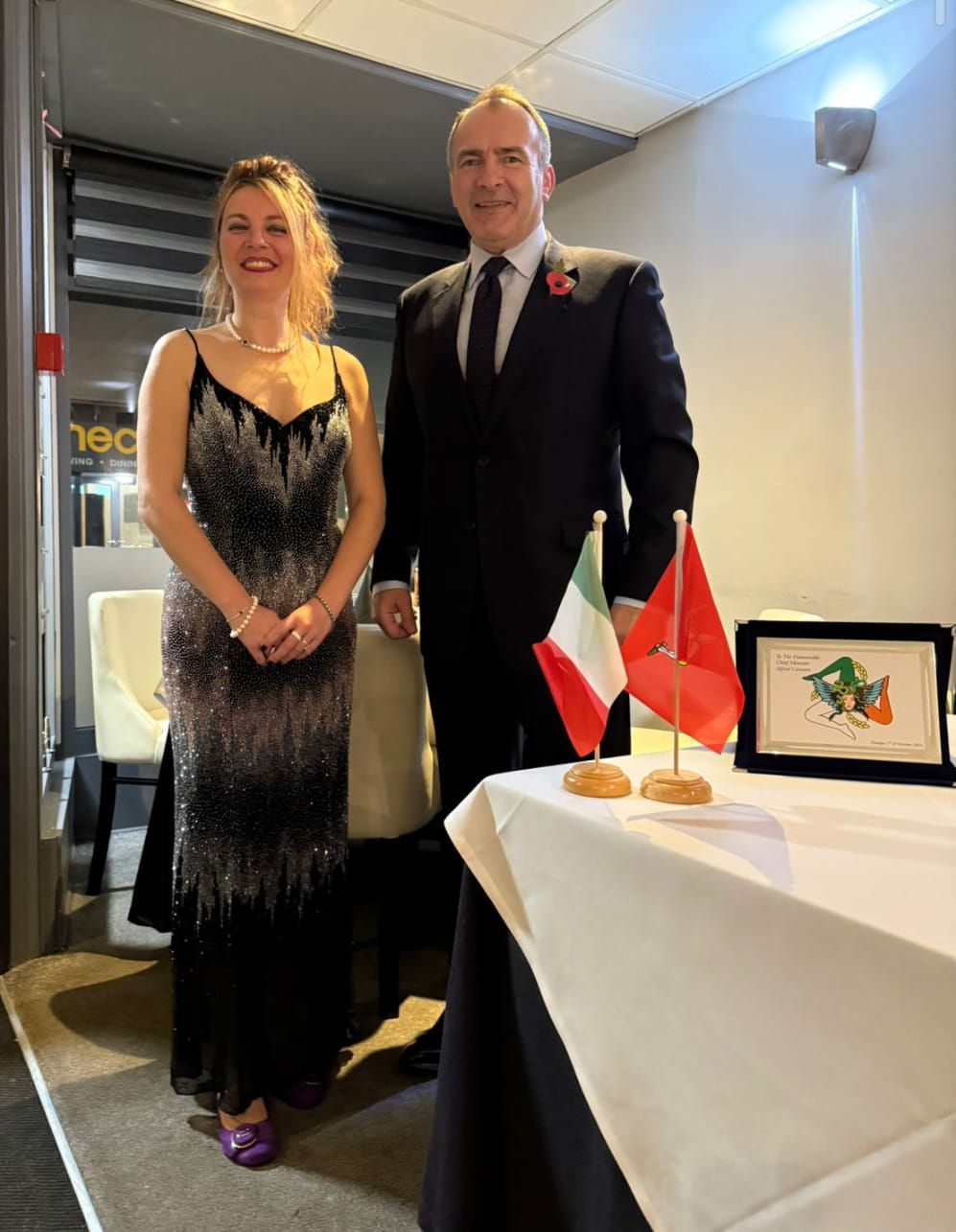 la presidente del circolo mie e il ministro capo dell'isola di man