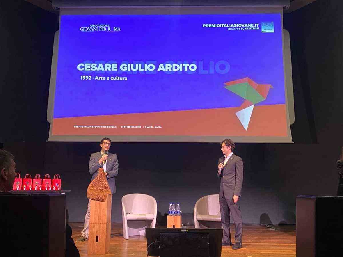 la premiazione di cesare ardito con il premio Italia giovane