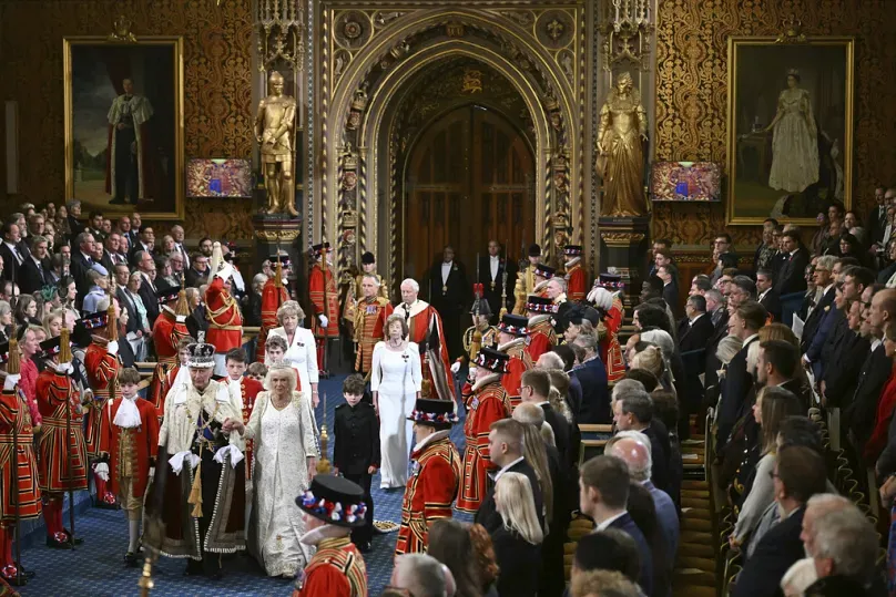 Carlo III e Camilla arrivano a Westminster