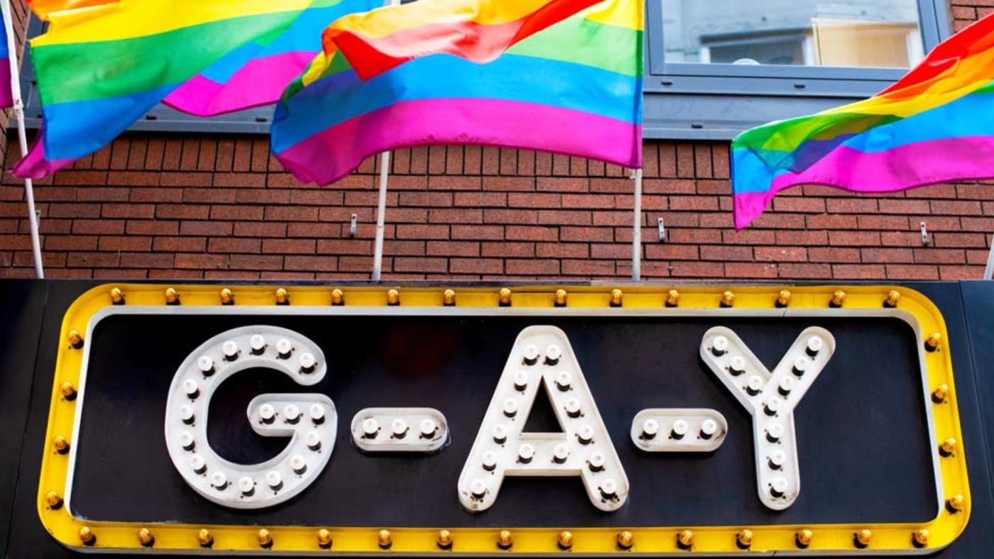insegna G-A-Y Late di Soho a Londra