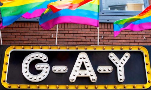 insegna G-A-Y Late di Soho a Londra