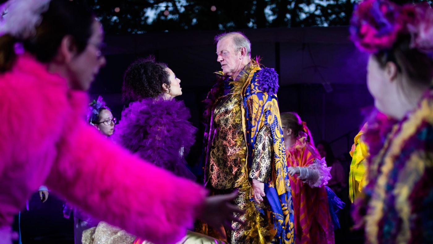 sogno di una notte di mezza estate a belfast al lyric theatre