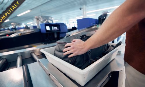 valigia in aeroporto