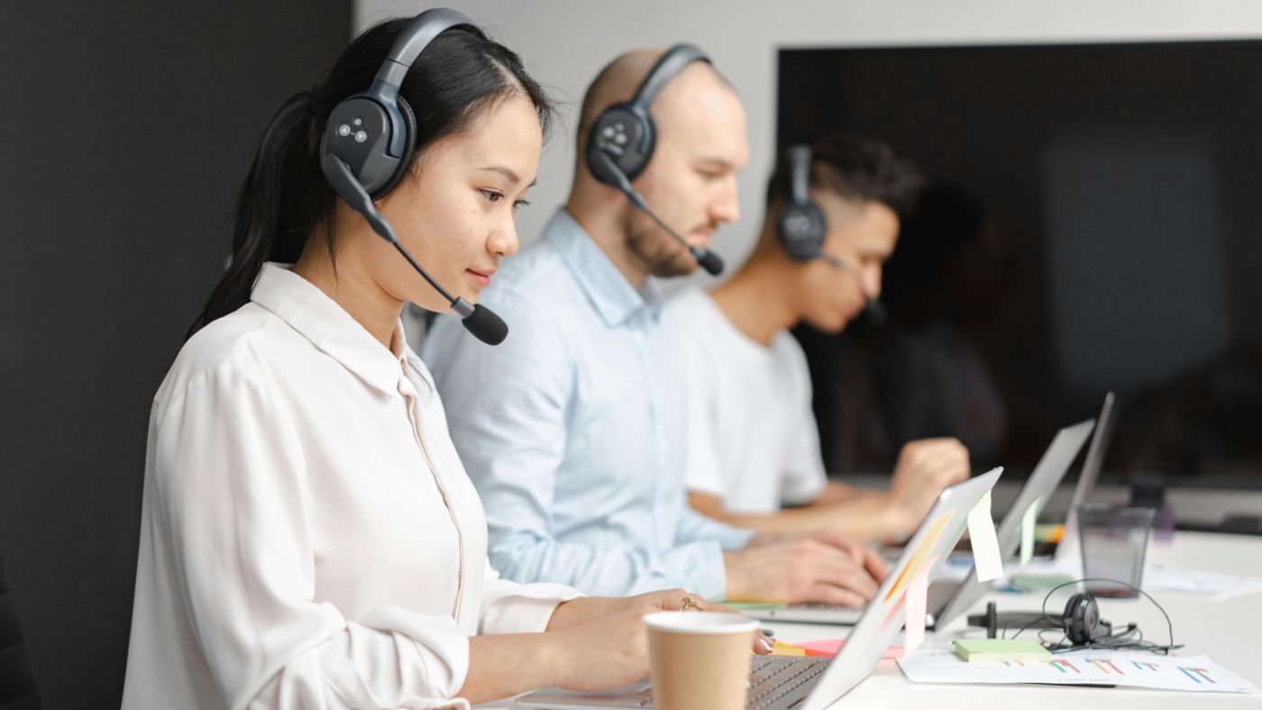 la helpline per viaggiatori internazionali voluta dall'home office