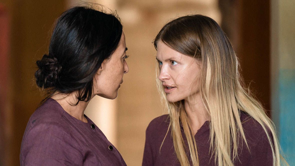 syama rayner e paola sini in una scena del film "la terra delle donne"