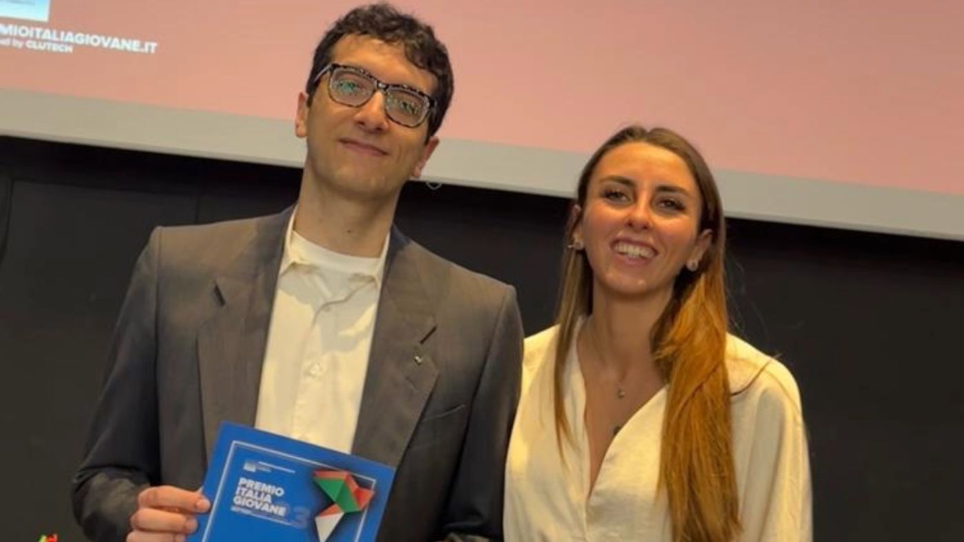 cesare ardito con il premio Italia giovane