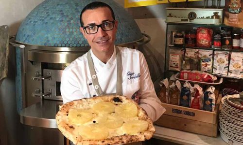 gino sorbillo e la sua pizza con ananas