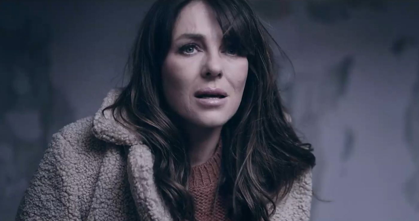 liz Hurley in piper