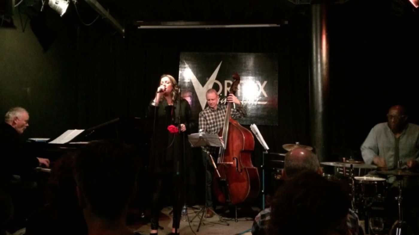 Filomena Campus e il suo quartetto in concerto con pianoforte, contrabbasso e batteria