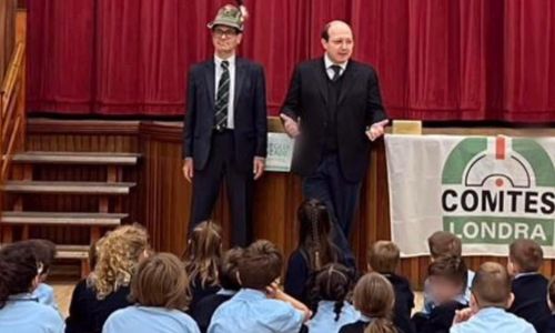il comites di londra alla sial school per parlare della commemorazione di brookwood